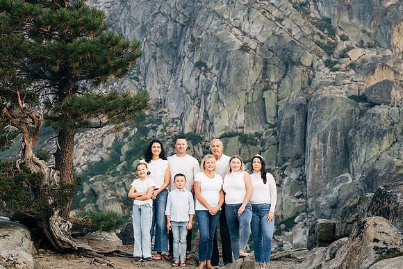 Extended family photo session Truckee